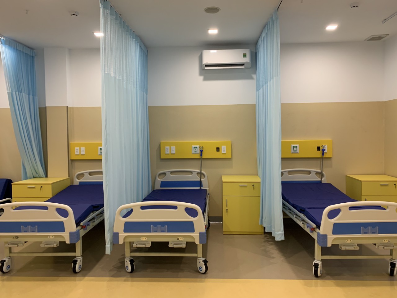Giường bệnh đa chức năng