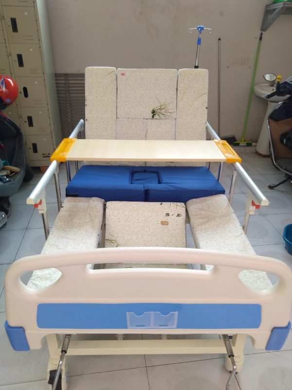giuong-benh-nhan-4-tay-quay-tajermy-g04