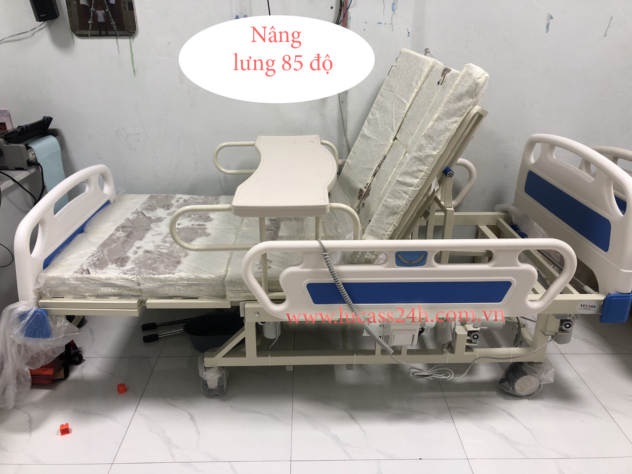 Giường y tế cho người già sử dụng bằng tay quay: Nên chọn mua hãng nào?