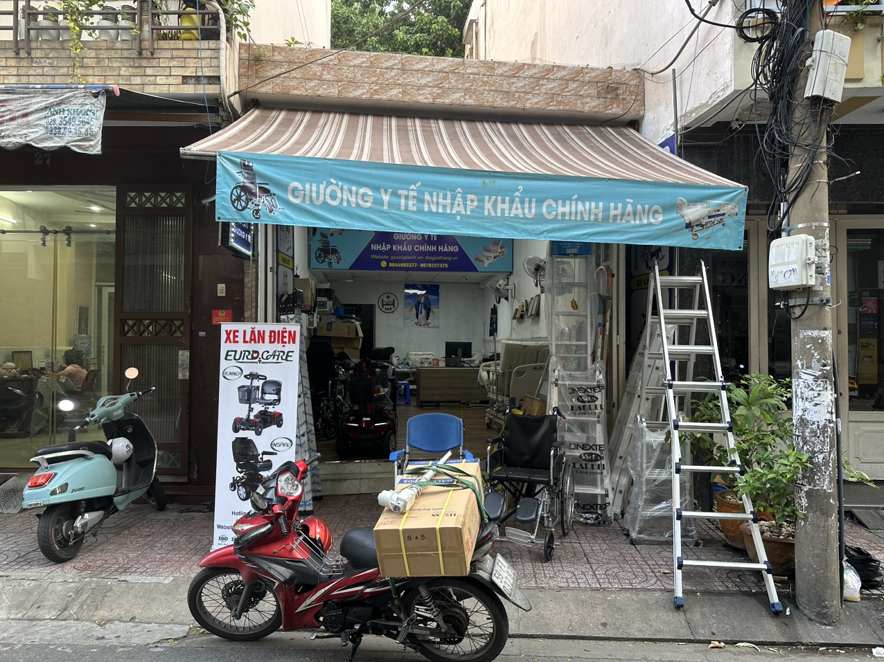cữa hàng xe điện 3 bánh