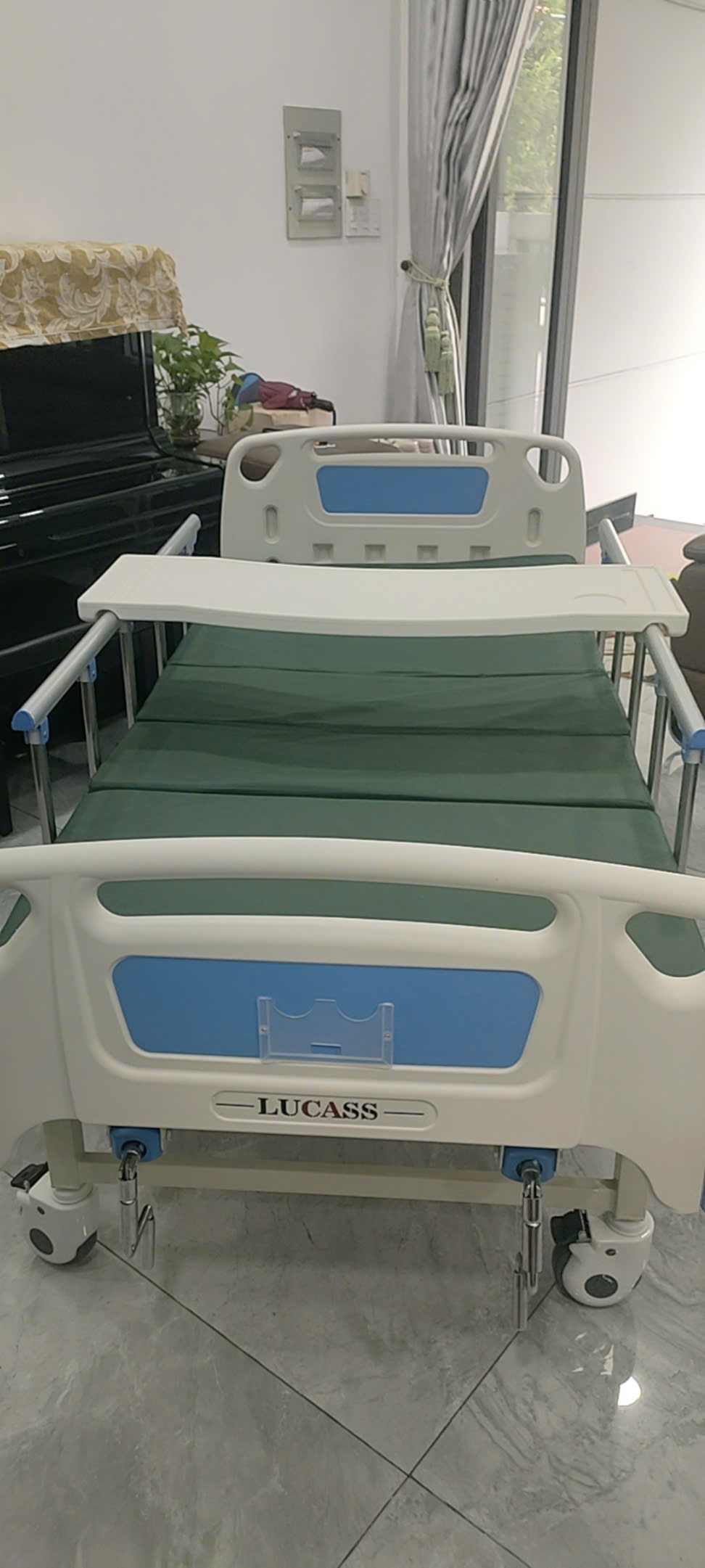  Giường bệnh 2 tay quay Lucass GB-C2 mới 99% Thanh lý