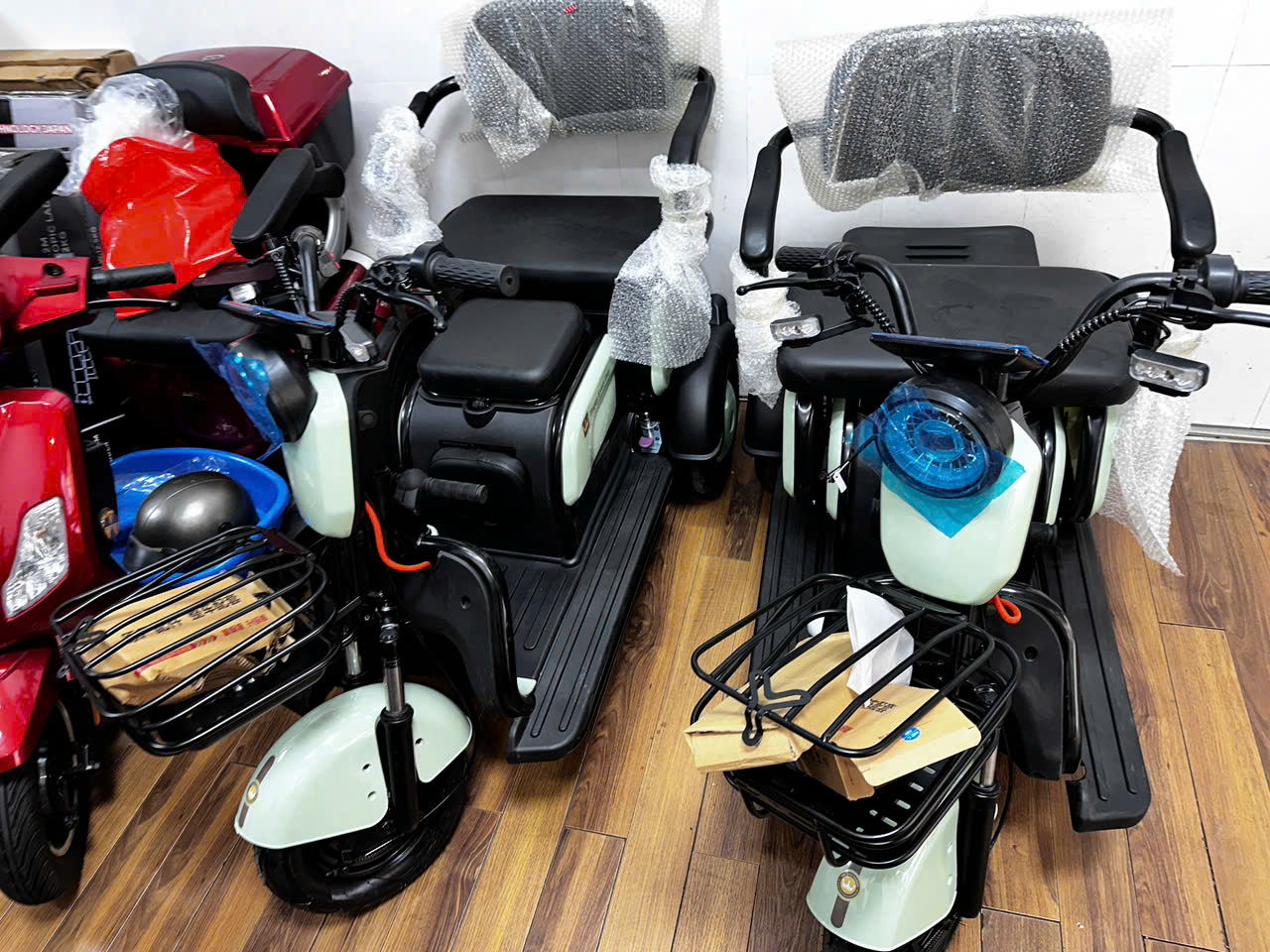 Cữa hàng xe điện 3 bánh