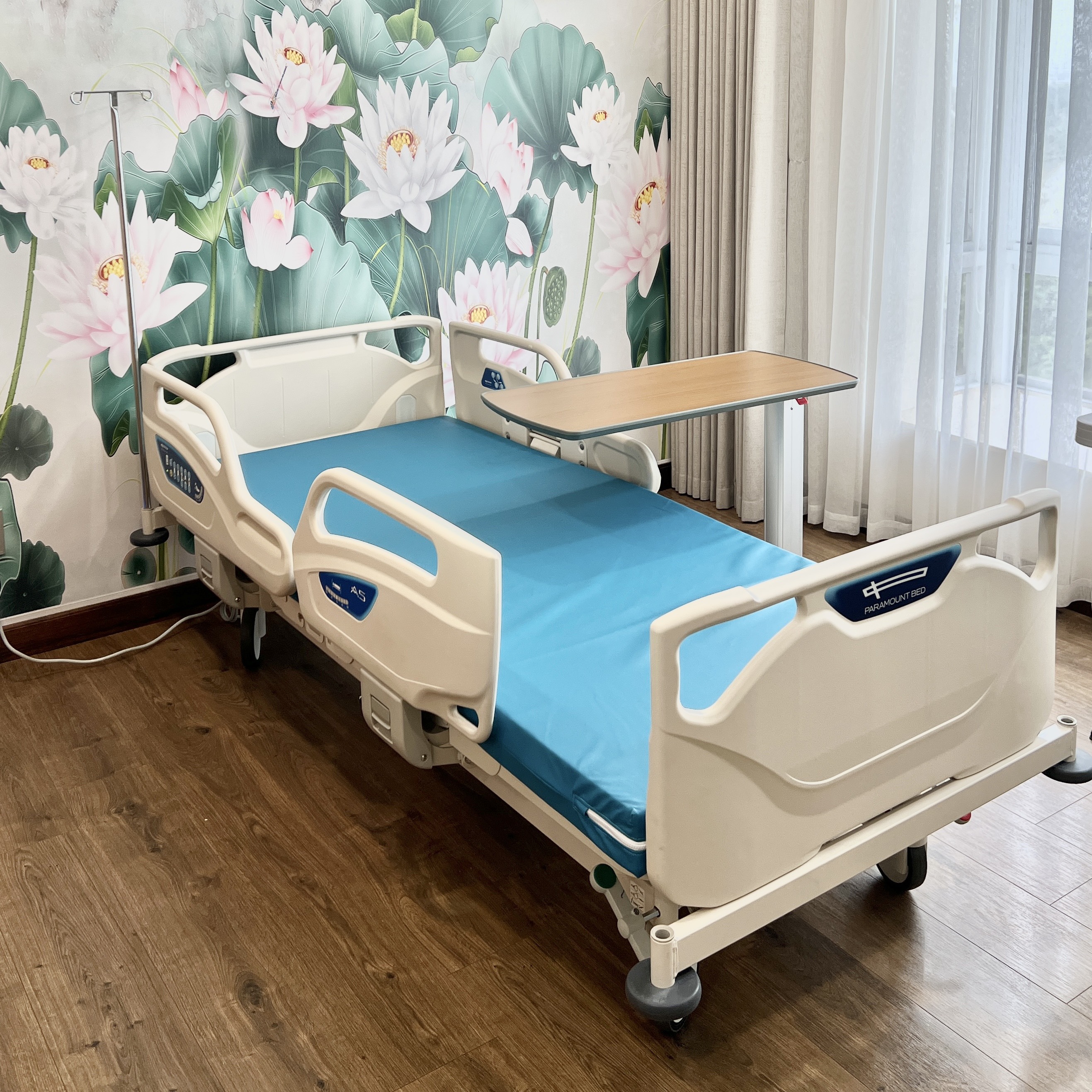 Giường bệnh paramount bed