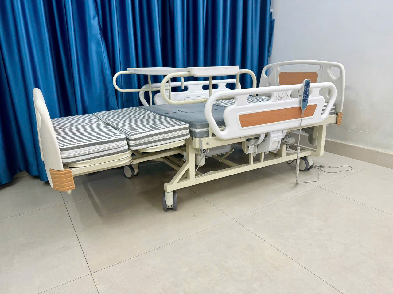 Giường y tế đa năng