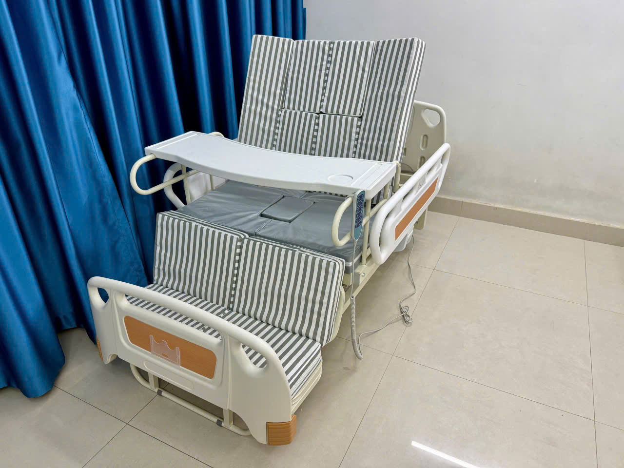 Bán giường y tế có bô vệ sinh giá rẻ