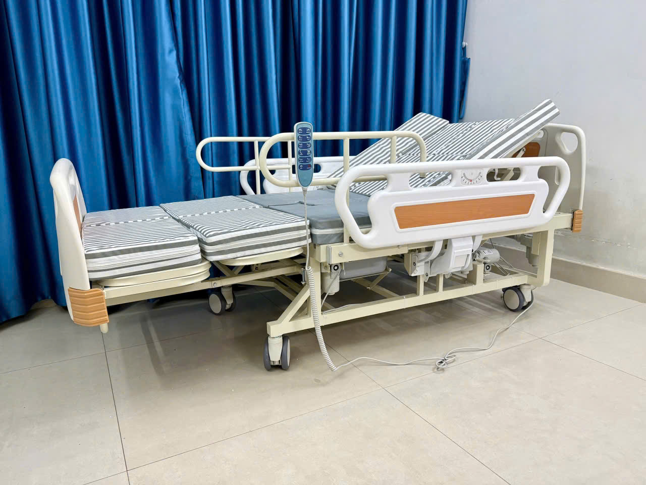 Giường y tế có bô