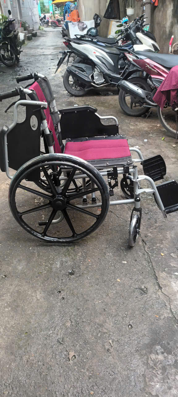 Xe lăn tay cao cấp bánh mâm Lucass X-39B mới 99%