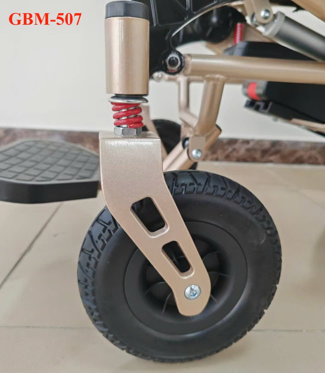 Bánh trước có hệ thống giảm xóc