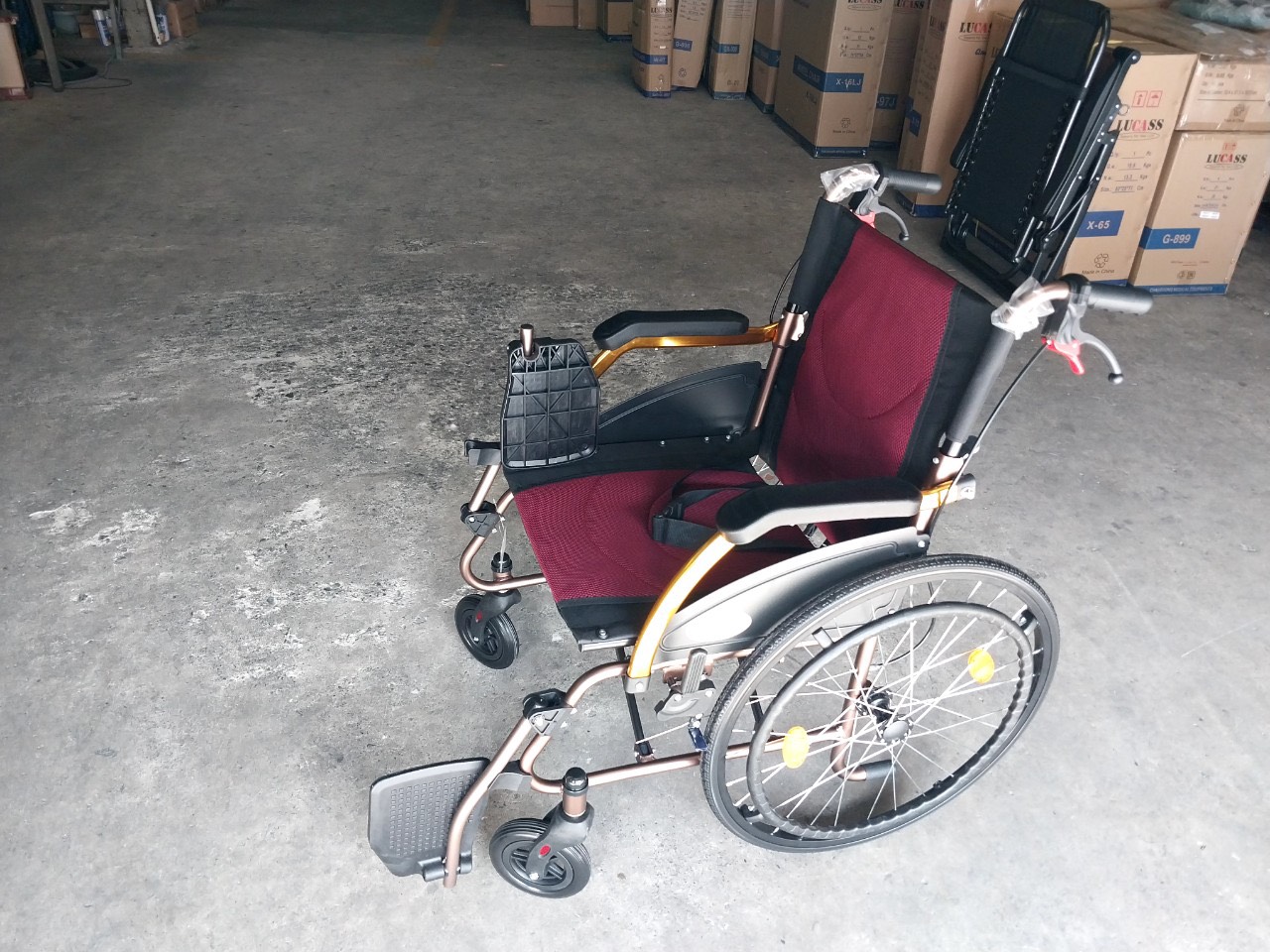 xe lăn khung nhôm mới 90% Lucass X-65