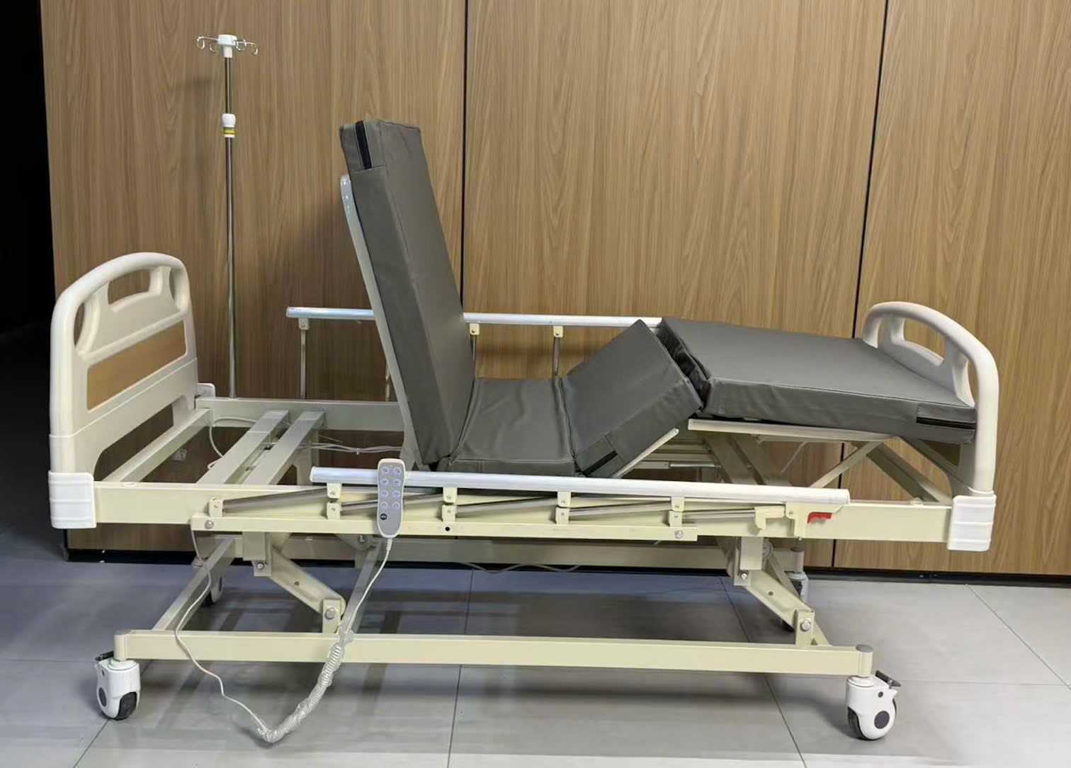 Giường bệnh nhân bằng điện 3 chức năng GBM-091EF