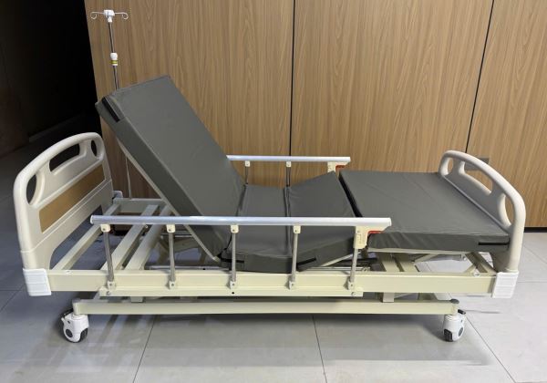 Giường nâng hạ 3 tay quay GBM-094AB