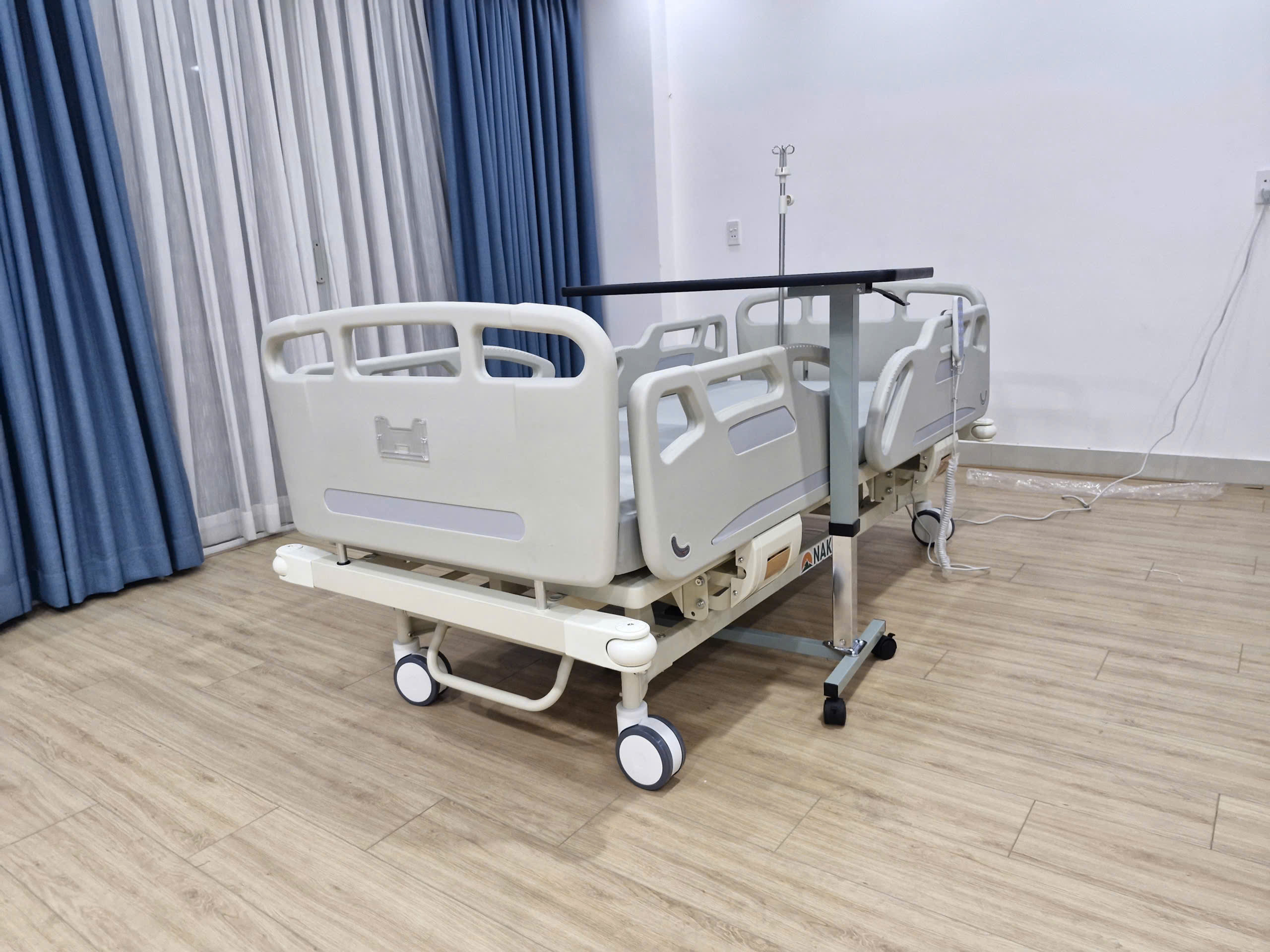 Giường bệnh viện