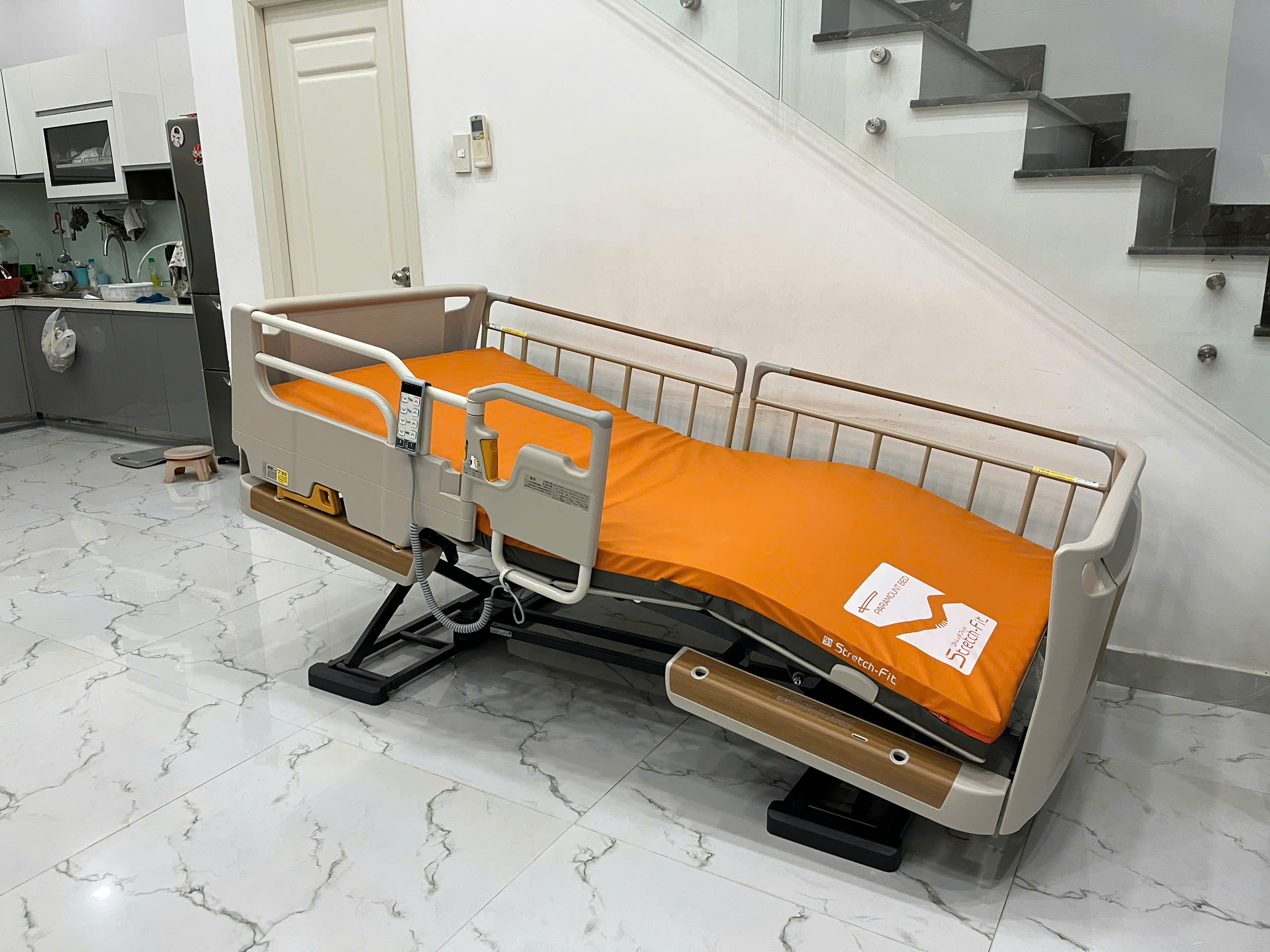 Giường ngủ cao cấp cho người già Paramount Bed Rakusho Z